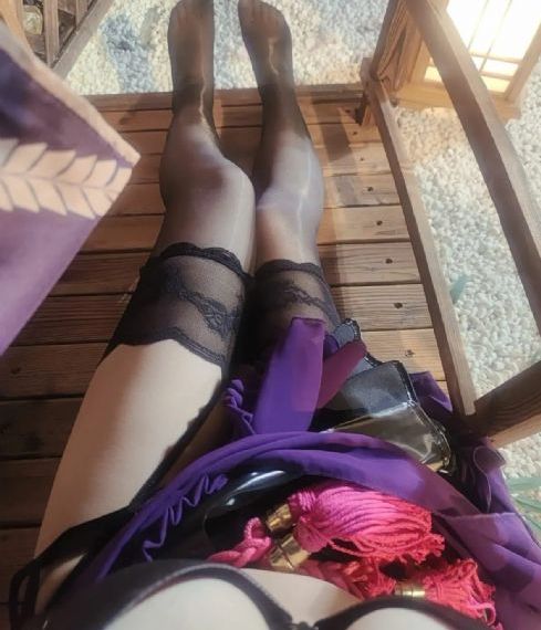 欧美裸色丝绒口红_超清HD在线观看